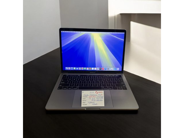 41. Apple MacBook Pro 13″ - 2018 - 4 ThunderBolt Port - Asztroszürke - Újszerű