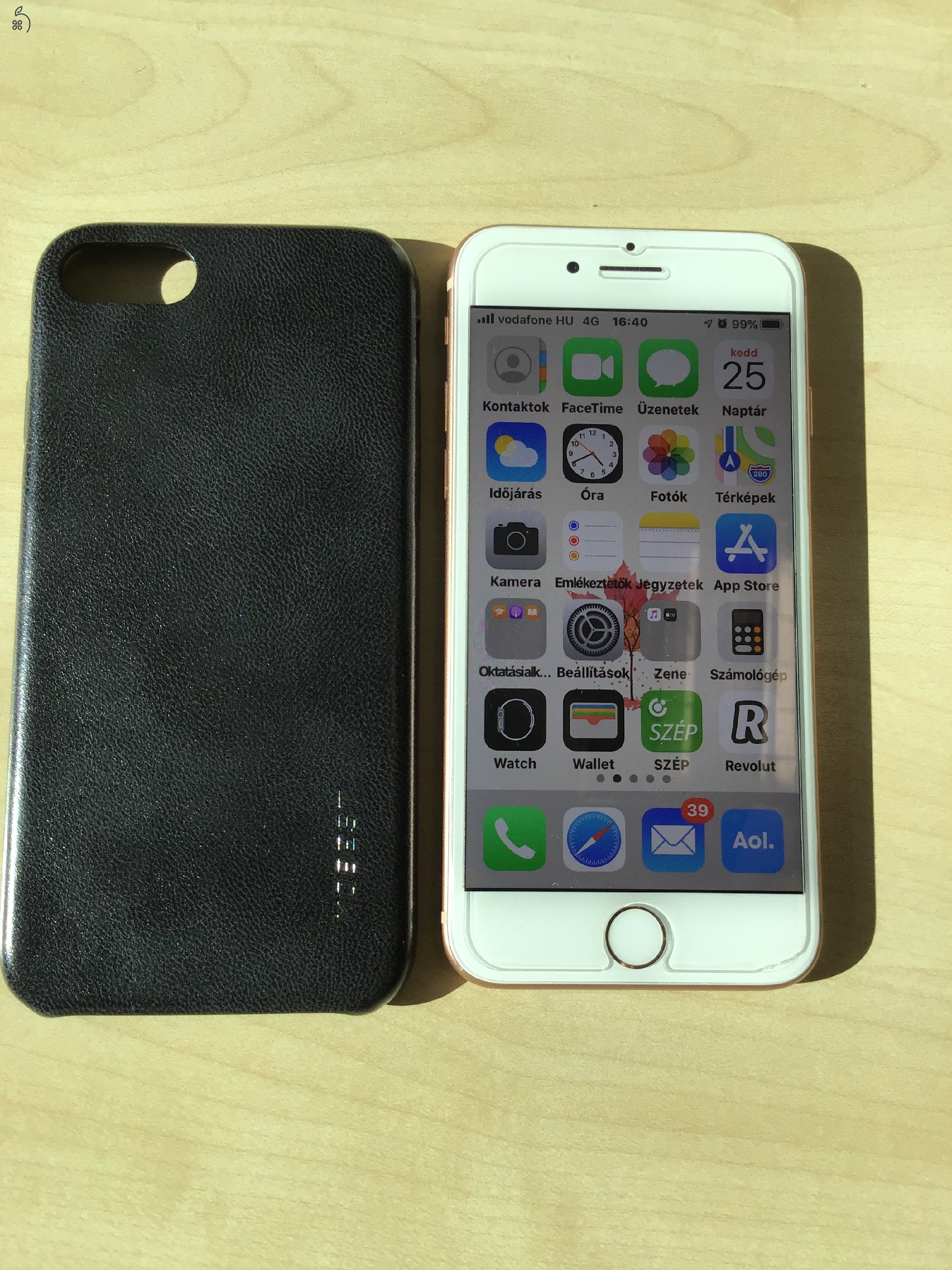 iPhone 8 64 GB Gold színű független mobiltelefon tökéletes állapotban eladó