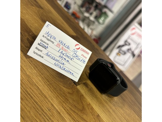 5. Apple Watch Series 5 - 44 mm - GPS+LTE - Fekete