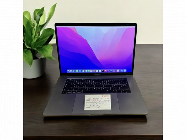 25. Apple MacBook Pro 15″ - 2016 - Touch Bar - i7 - 16 GB RAM - 256 GB SSD