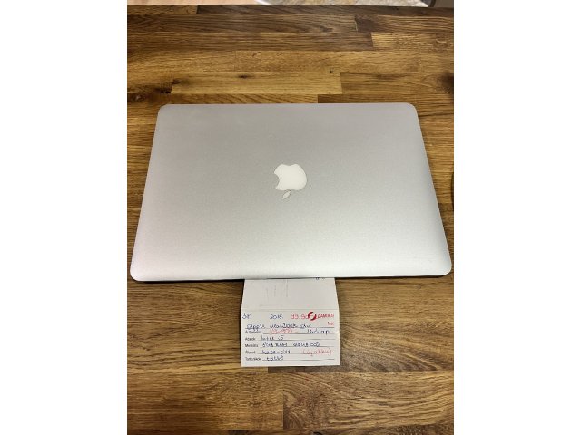38. Apple MacBook Air 2015 - 13