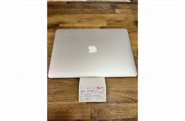 38. Apple MacBook Air 2015 - 13