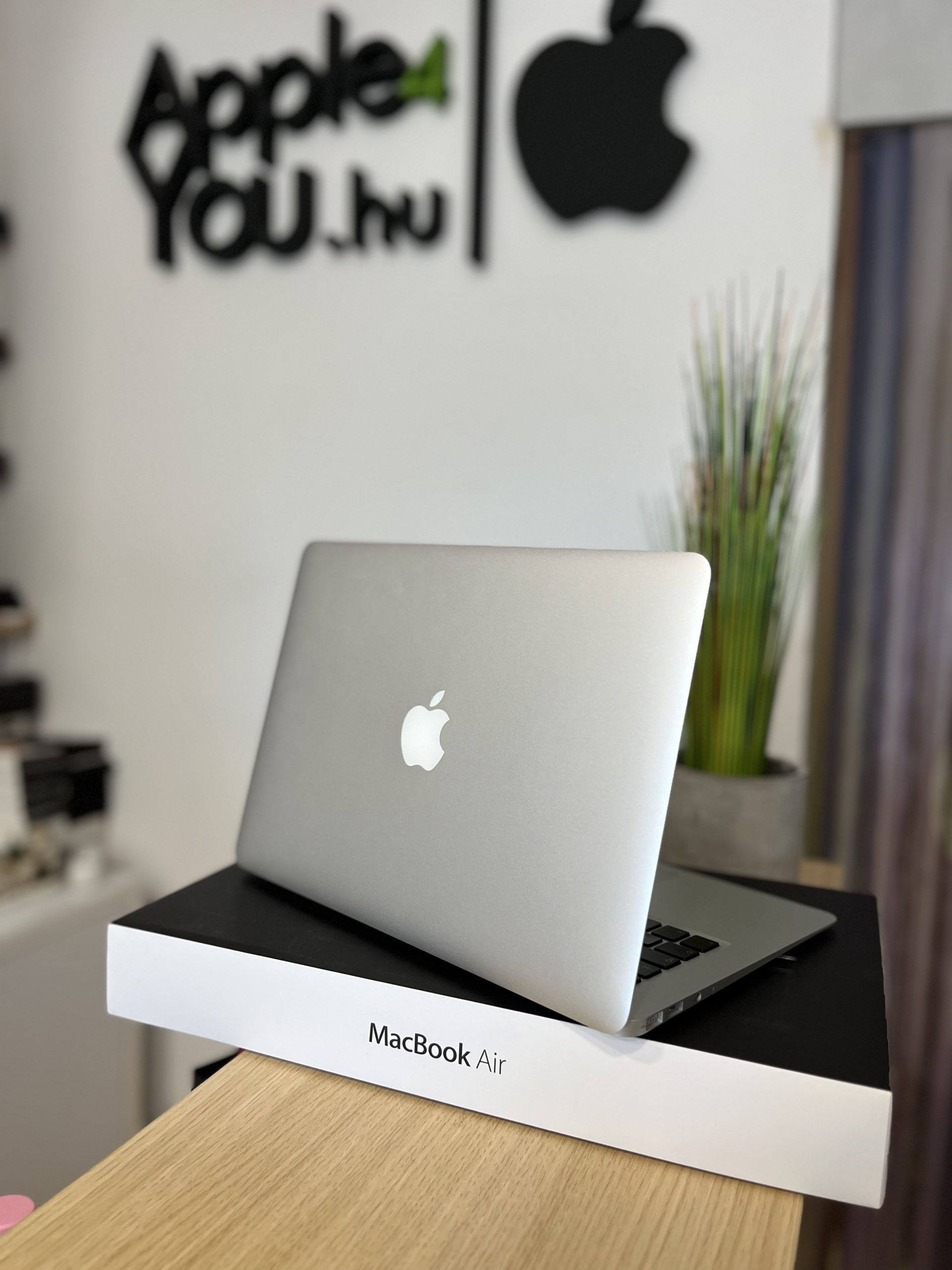 Apple MacBook Air 13″ (2010) 128GB SSD HUN bill. – Használt