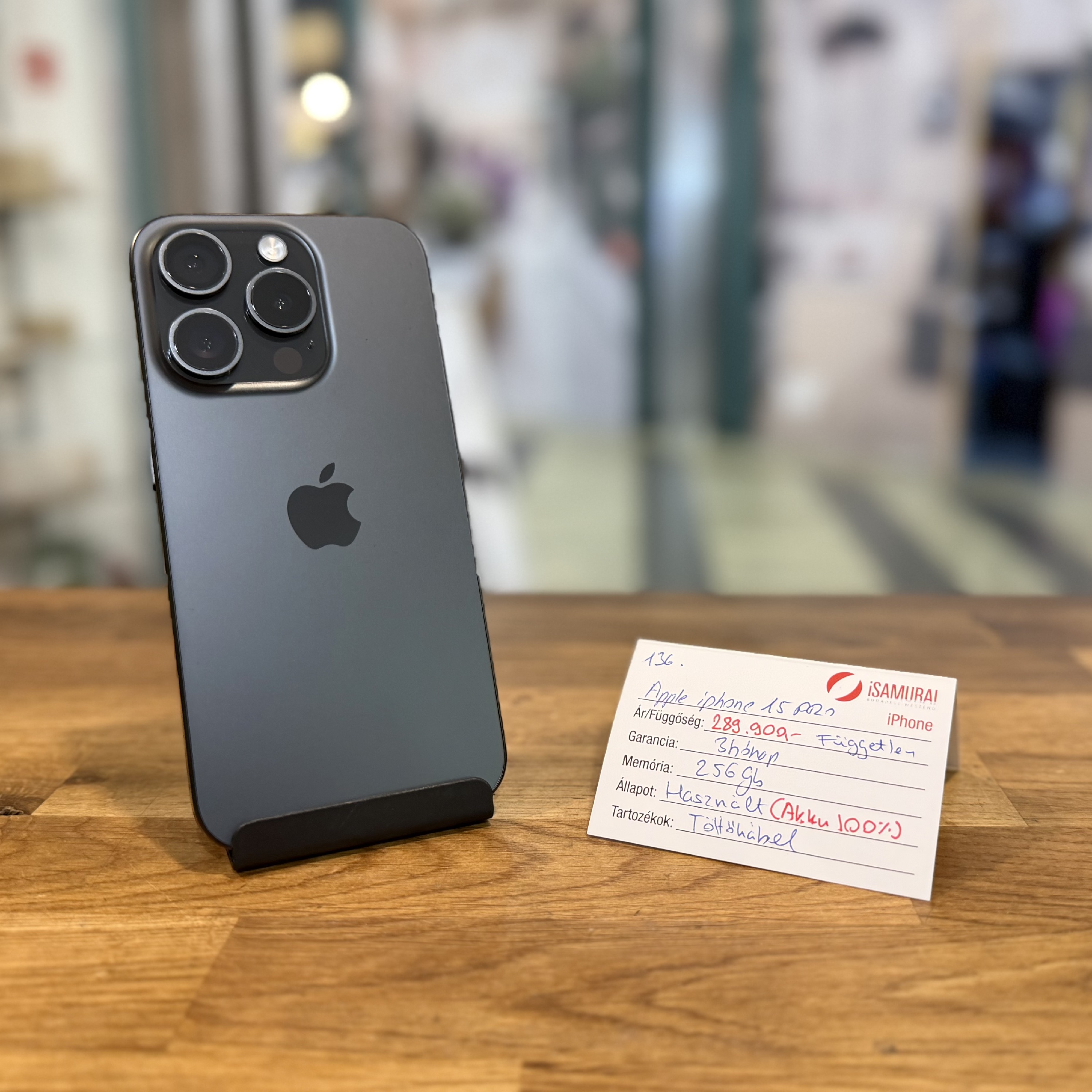 136. Apple iPhone 15 Pro - 256 GB - Fekete Titán - akku 100%