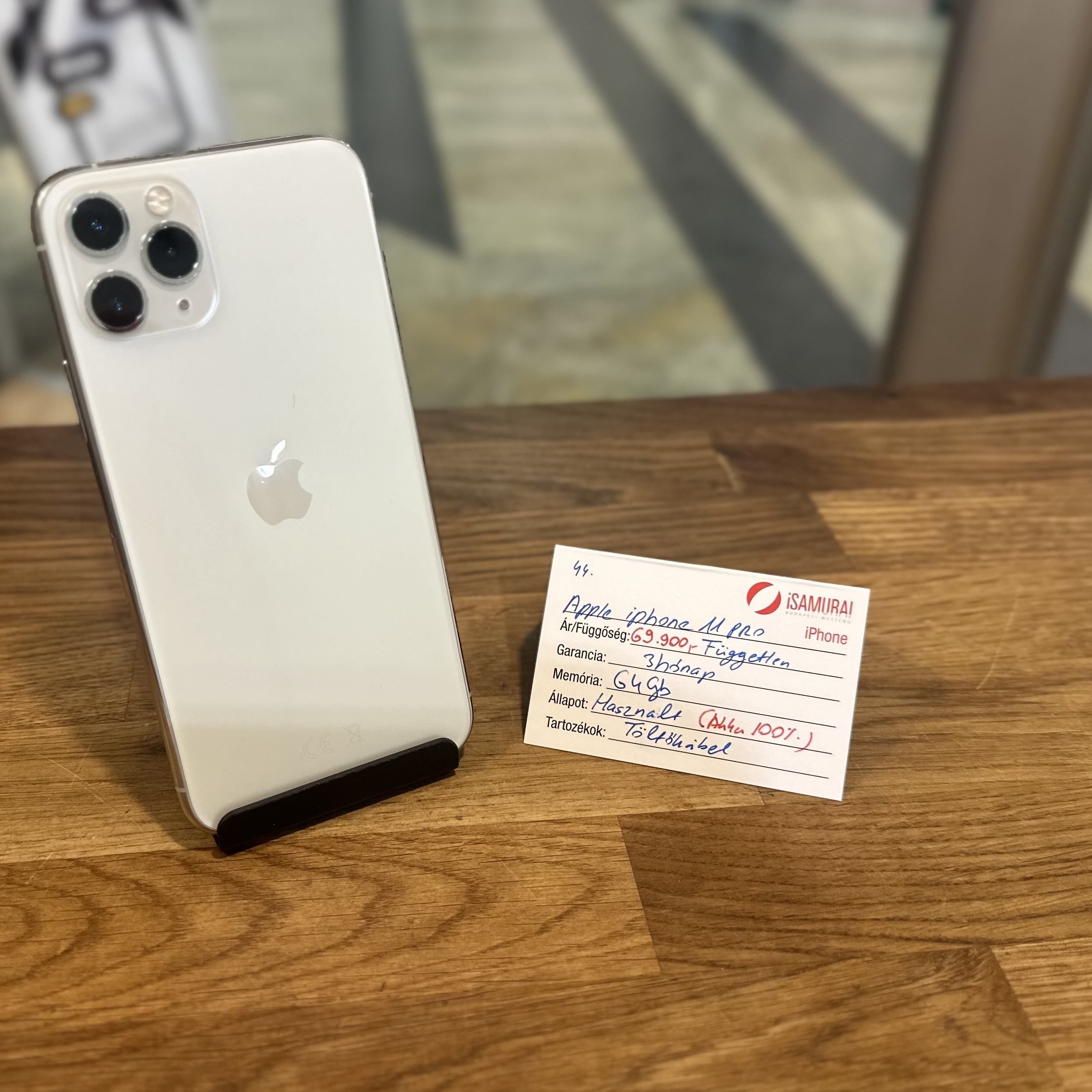 44. Apple iPhone 11 Pro - 64 GB - ezüst - Független - ÚJ AKKU