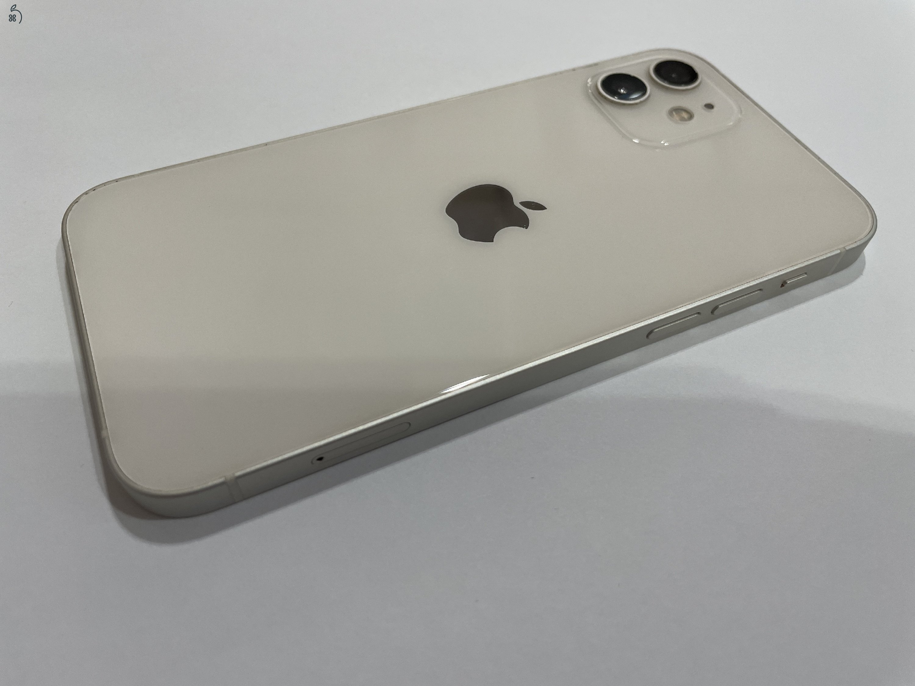 Megkímélt Apple iPhone 12 64GB Fehér színben, kártyafüggetlen, garanciával!