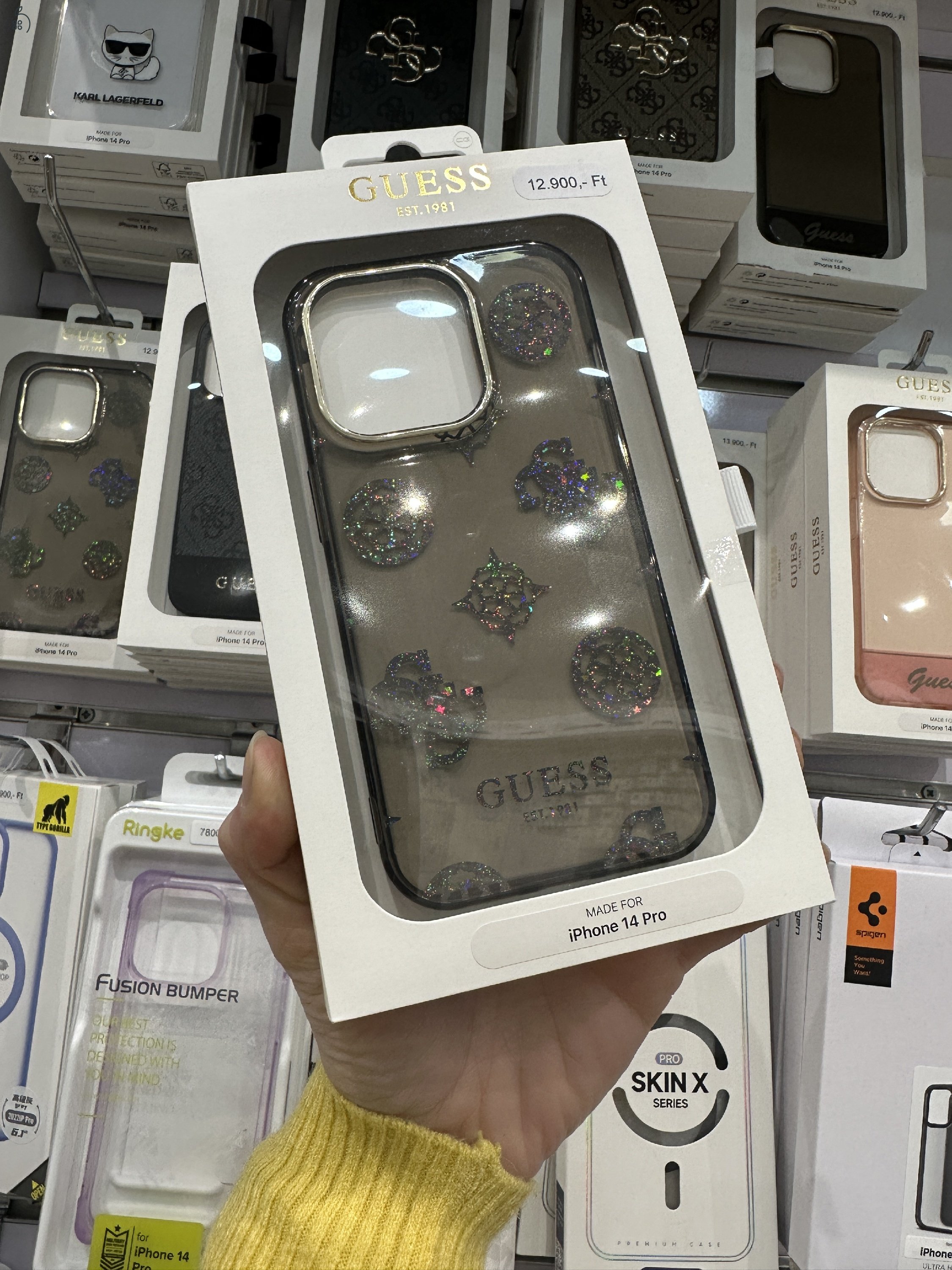 Guess tok áttetsző csillogós iPhone 14 Pro / 14 Pro Max készülékekhez (iSzerelés.hu)