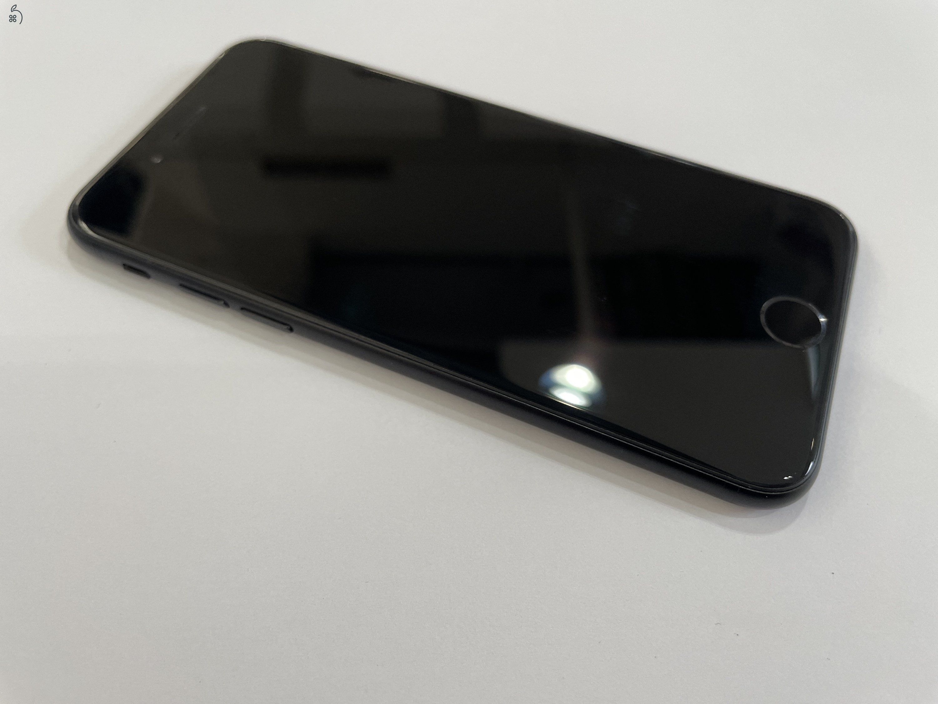 Megkimélt Apple iPhone SE 2020 128GB kártyafüggetlen, fekete szinben, garanciával! 