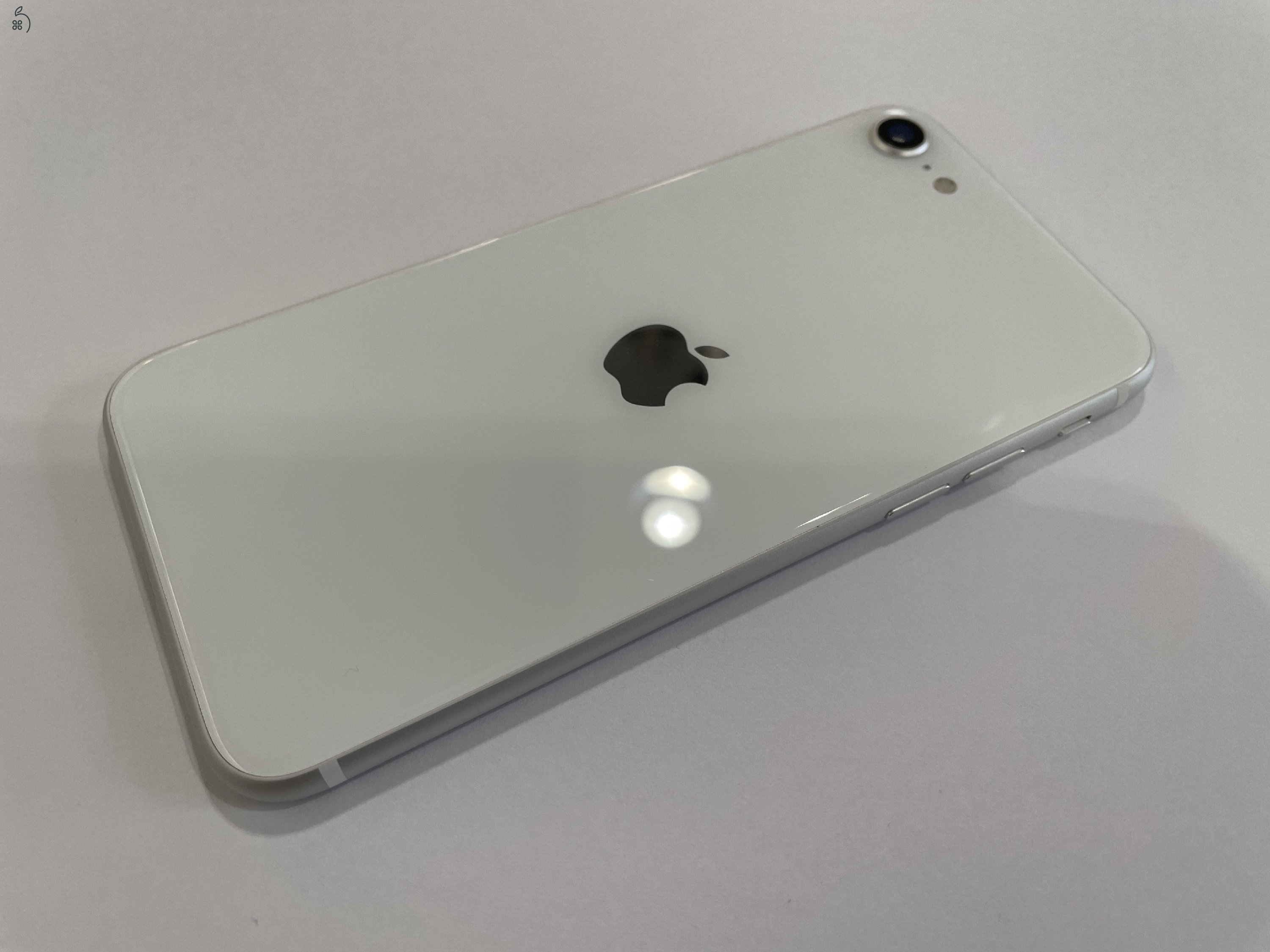 Megkimélt Apple iPhone SE 2020 64GB Fehér szinben, kártyafüggetlen, garanciával!