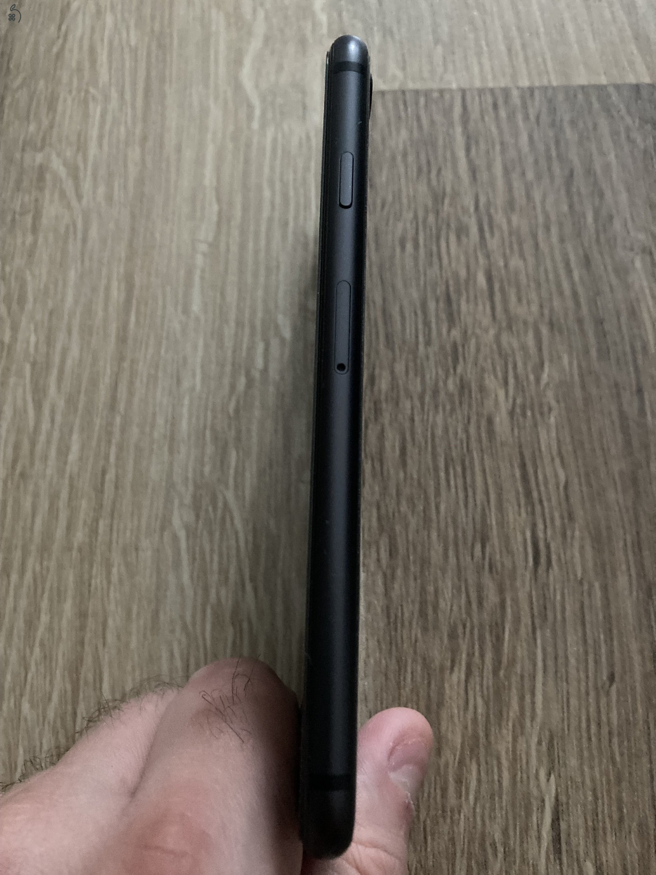 Karcmentes iPhone 8 64GB kártyafüggetlen fekete