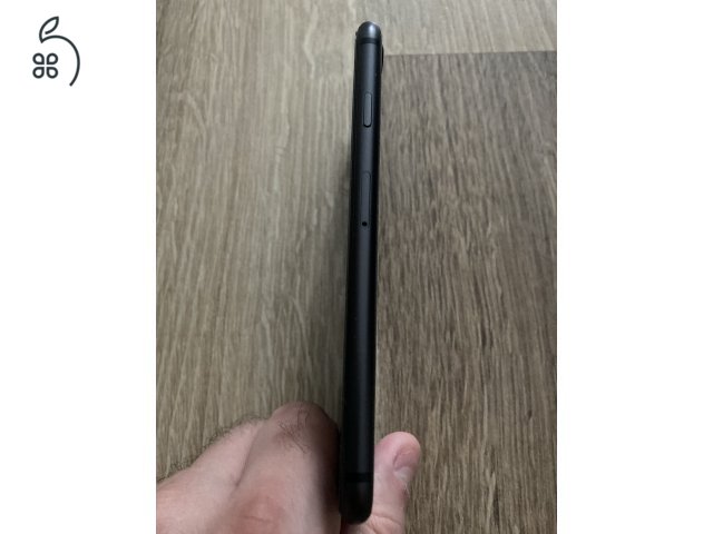 Karcmentes iPhone 8 64GB kártyafüggetlen fekete