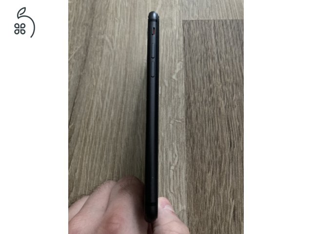 Karcmentes iPhone 8 64GB kártyafüggetlen fekete