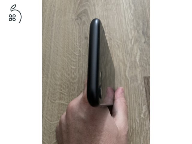 Karcmentes iPhone 8 64GB kártyafüggetlen fekete