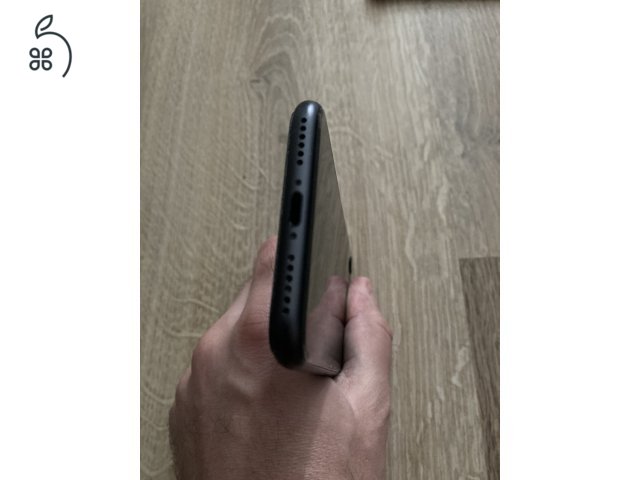 Karcmentes iPhone 8 64GB kártyafüggetlen fekete