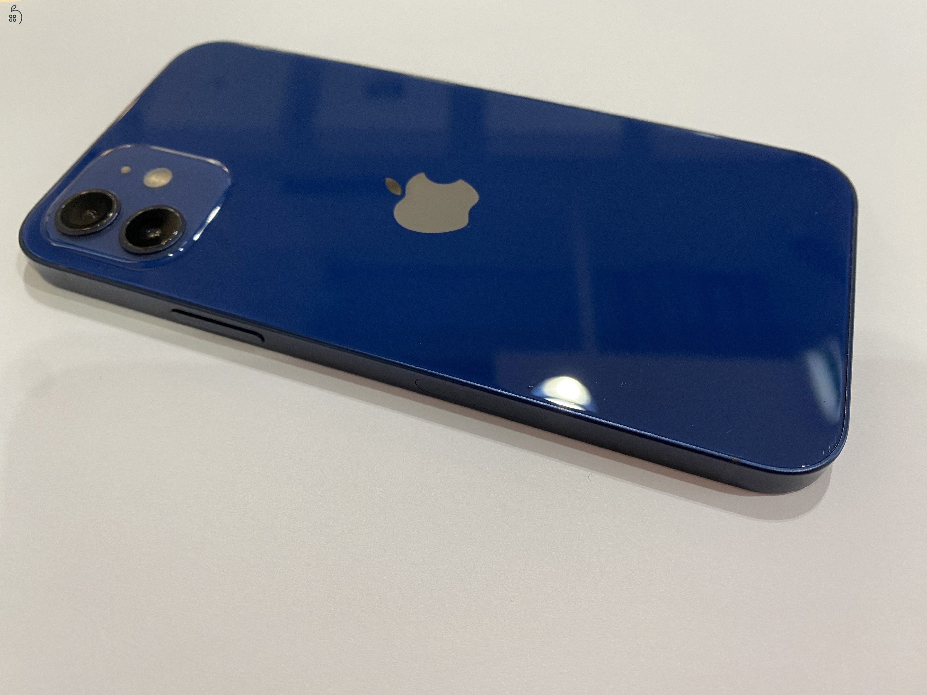 Megkimélt Apple iPhone 12 64GB Kék szinben, 89% akkuval, kártyafüggetlen, 12 hó garanciával! 