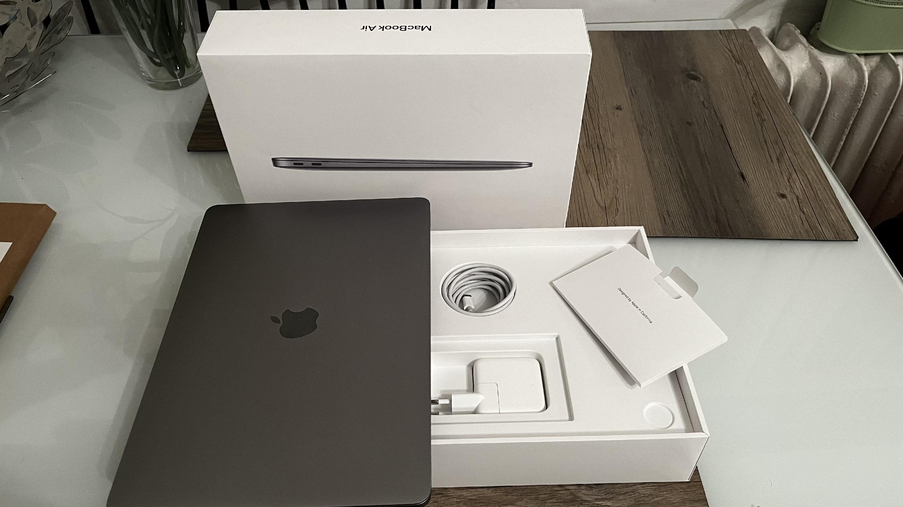 MacBook Air – M1 chip 7 magos GPU‑val, 256 GB tárhely – ezüst Apple M1 chip, 8 magos CPU-val