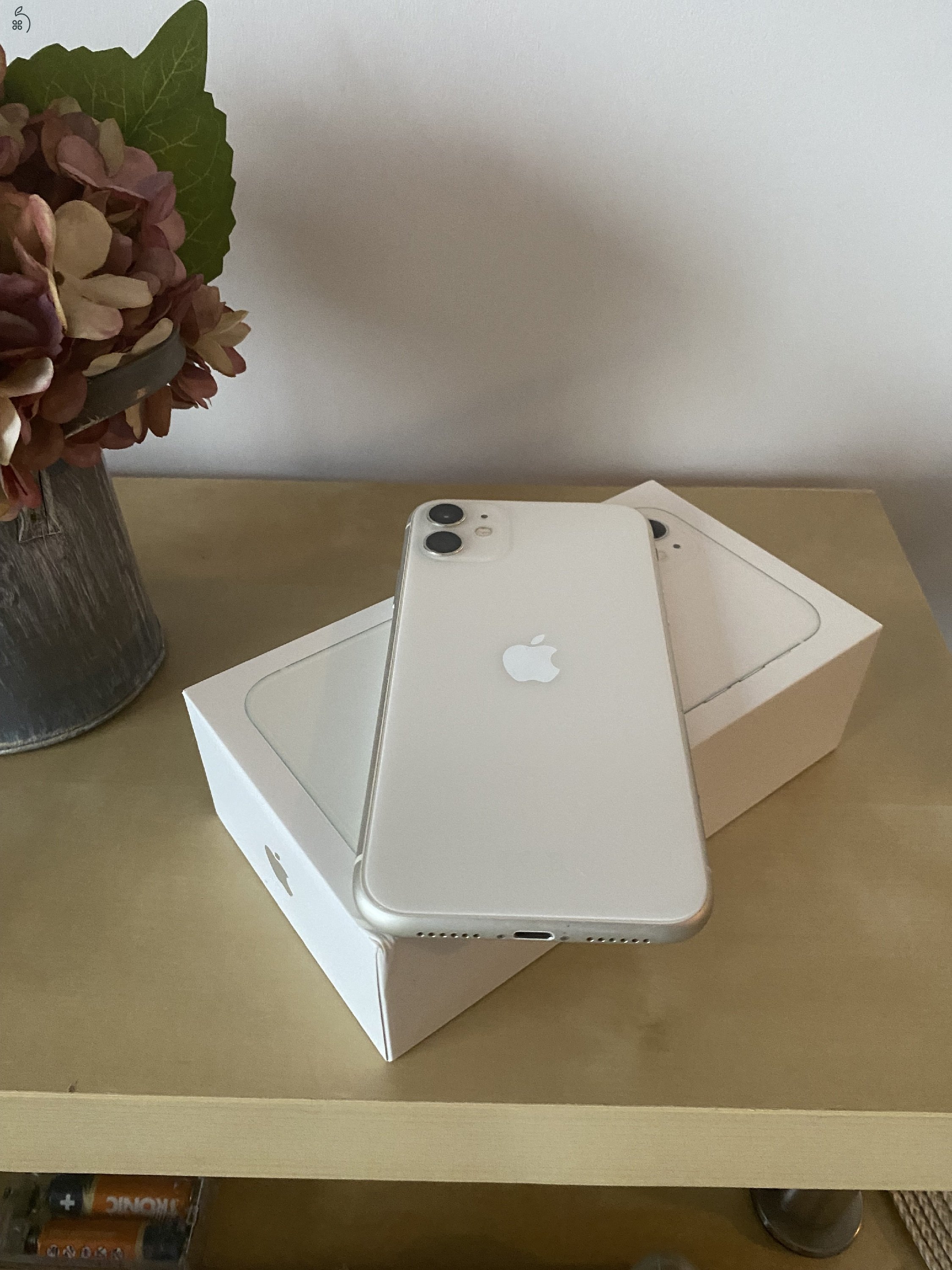 Eladó fehér iPhone 11 