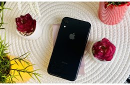 Felújított iPhone XR fekete független 64GB-os szép 2 év garancia - kód: 038
