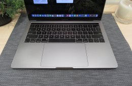 Apple Retina Macbook Pro 13 Touch Bar - 2018 - Használt, megkímélt, 298 ciklus