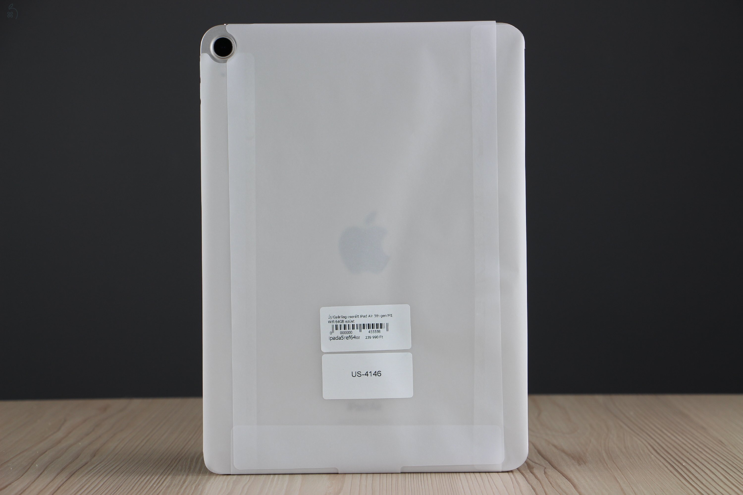 Új/Gyárilag cserélt iPad Air 5th gen M1 Wifi 64GB ezüst - 0 ÁFÁS