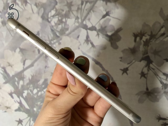 Eladó iPhone 8 256 GB Silver szép állapotú - 12 HÓ GARANCIA -4765