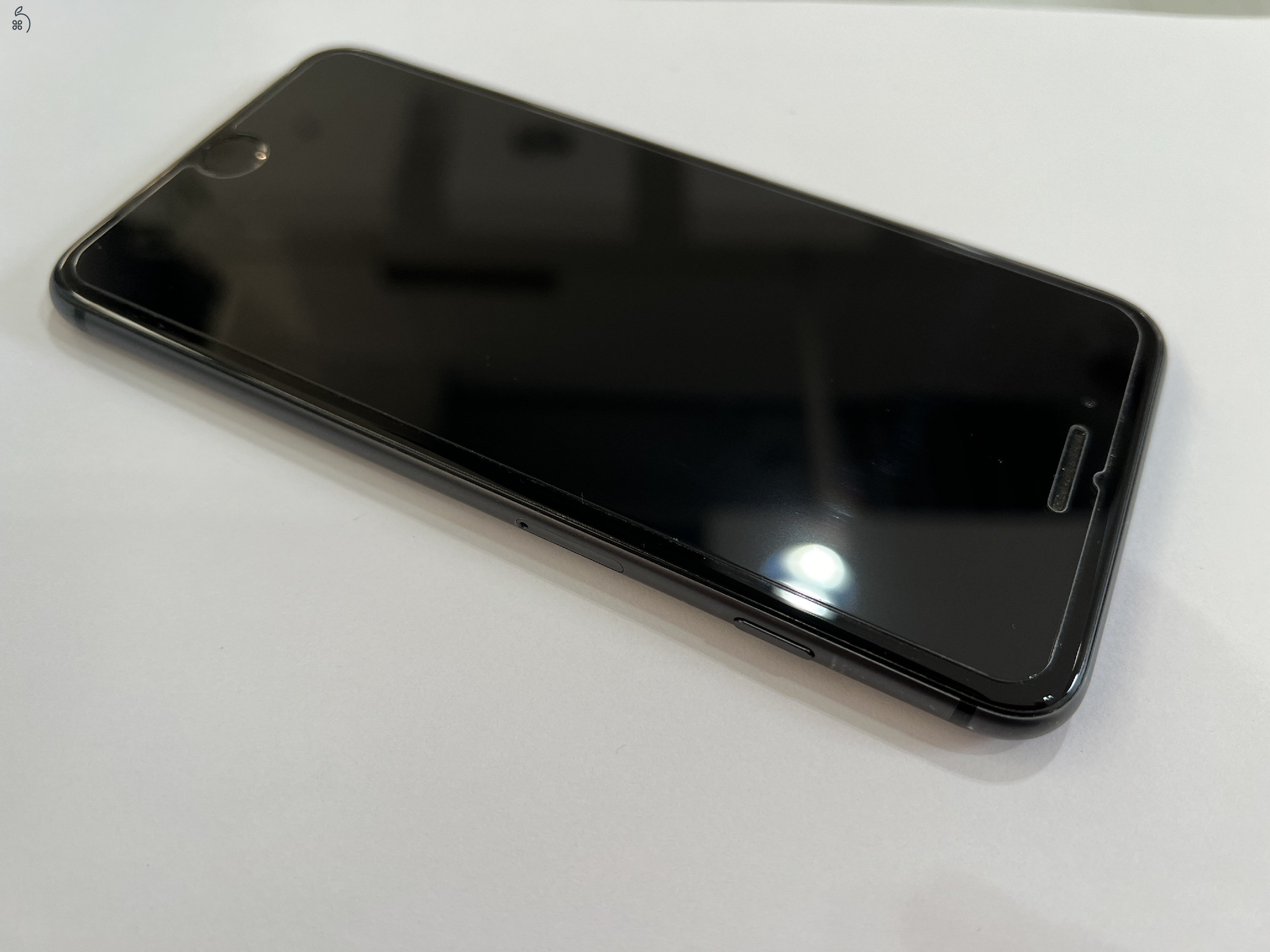 Megkimélt Apple iPhone 8 Plus 64GB Fekete színben, 100% akkuval, kártyafüggetlen, garanciával 