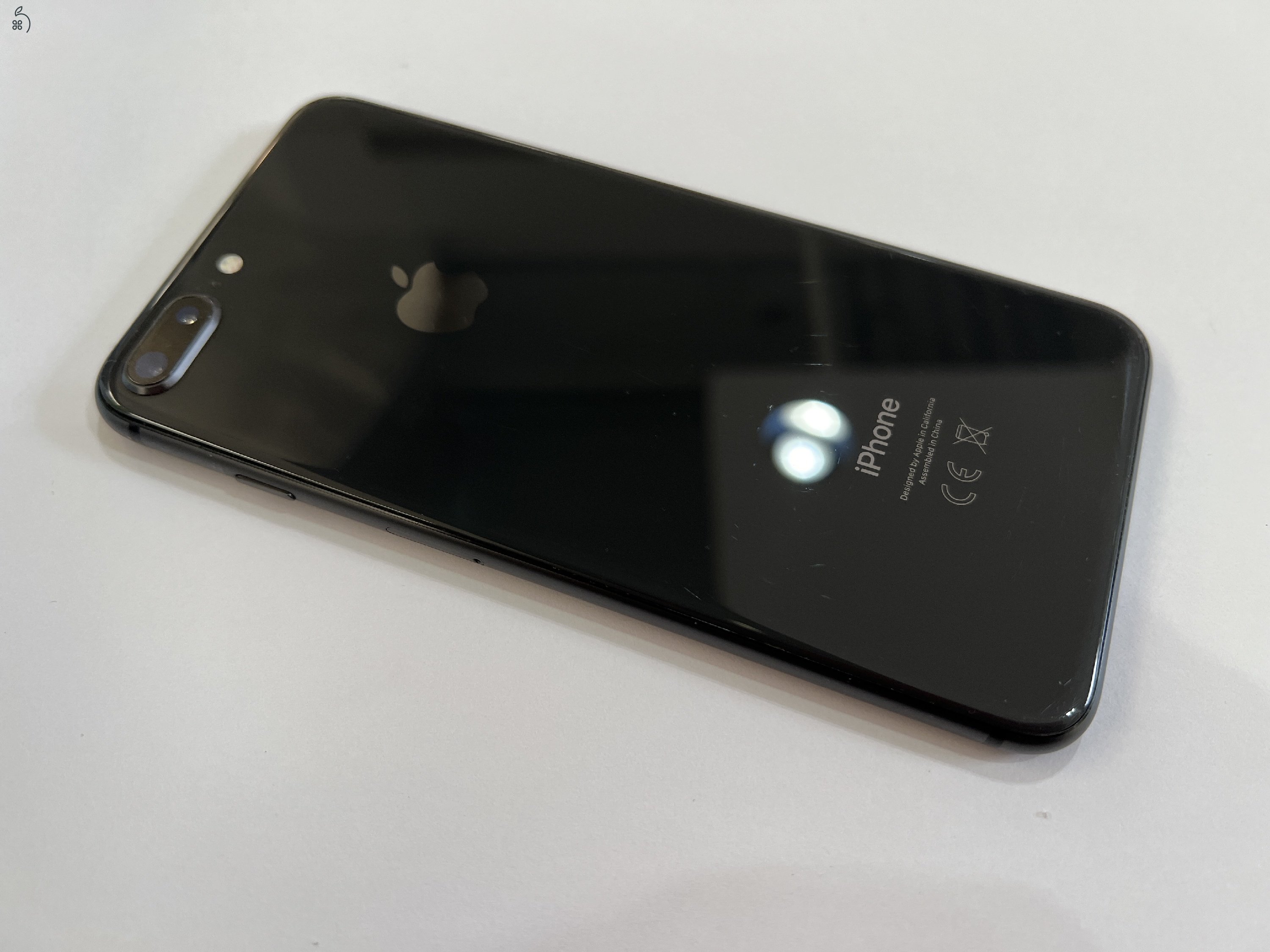Megkimélt Apple iPhone 8 Plus 64GB Fekete színben, 100% akkuval, kártyafüggetlen, garanciával 