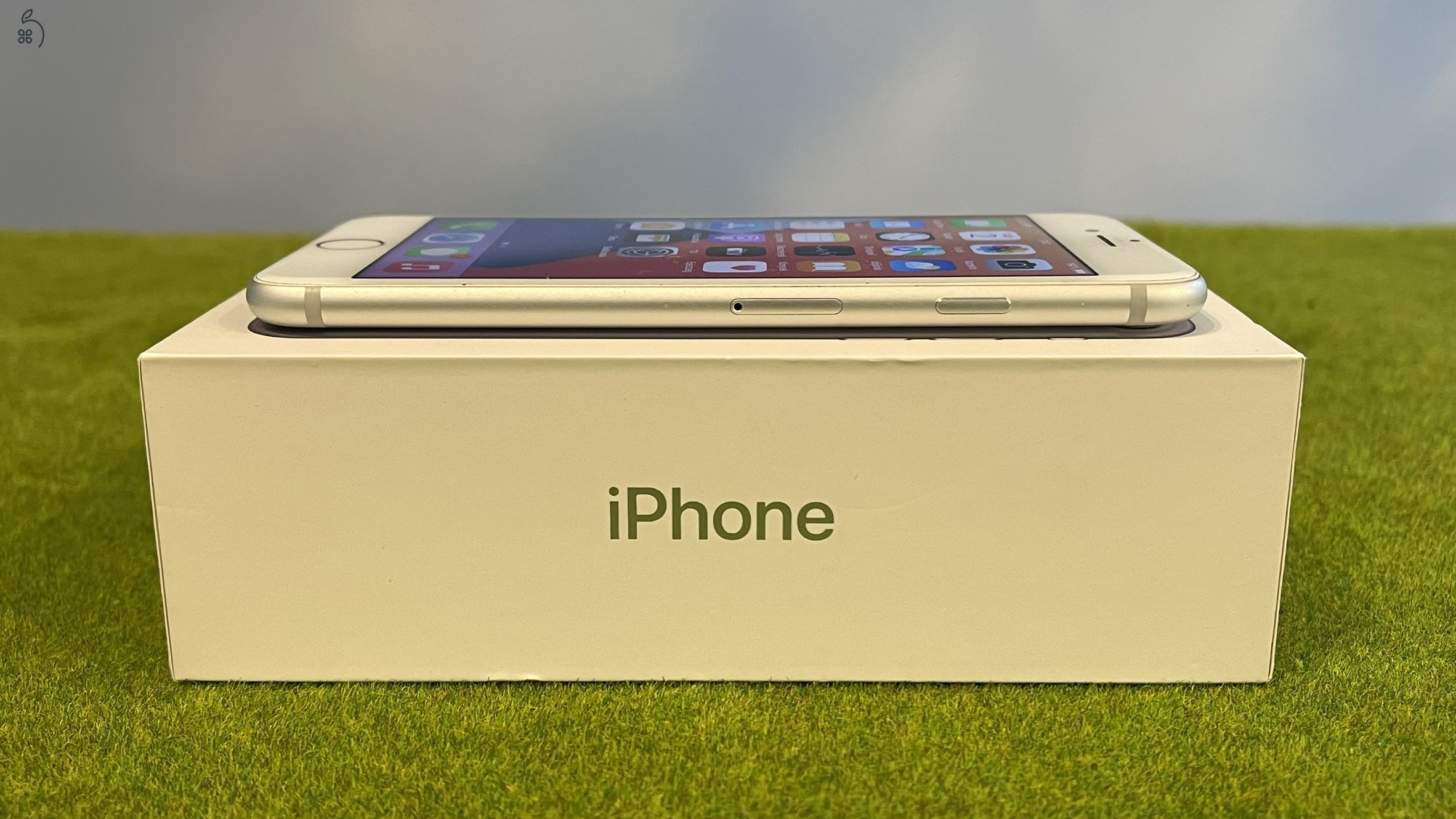 iPhone 7 128GB fehér független, 100%-os akkumulátorral saját dobozában