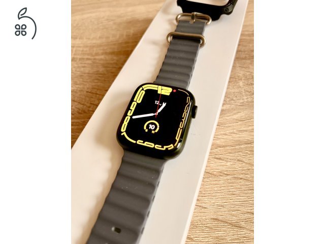 Apple Watch 7 45 mm GPS 90%-os akksival és rengeteg kiegészítővel