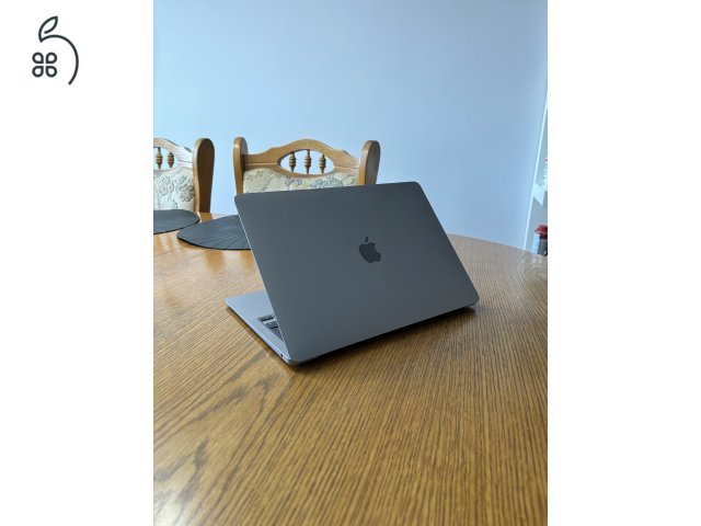 MacBook Air 13” M1 2020 256 GB - 2022-es vásárlás, hibátlan állapot