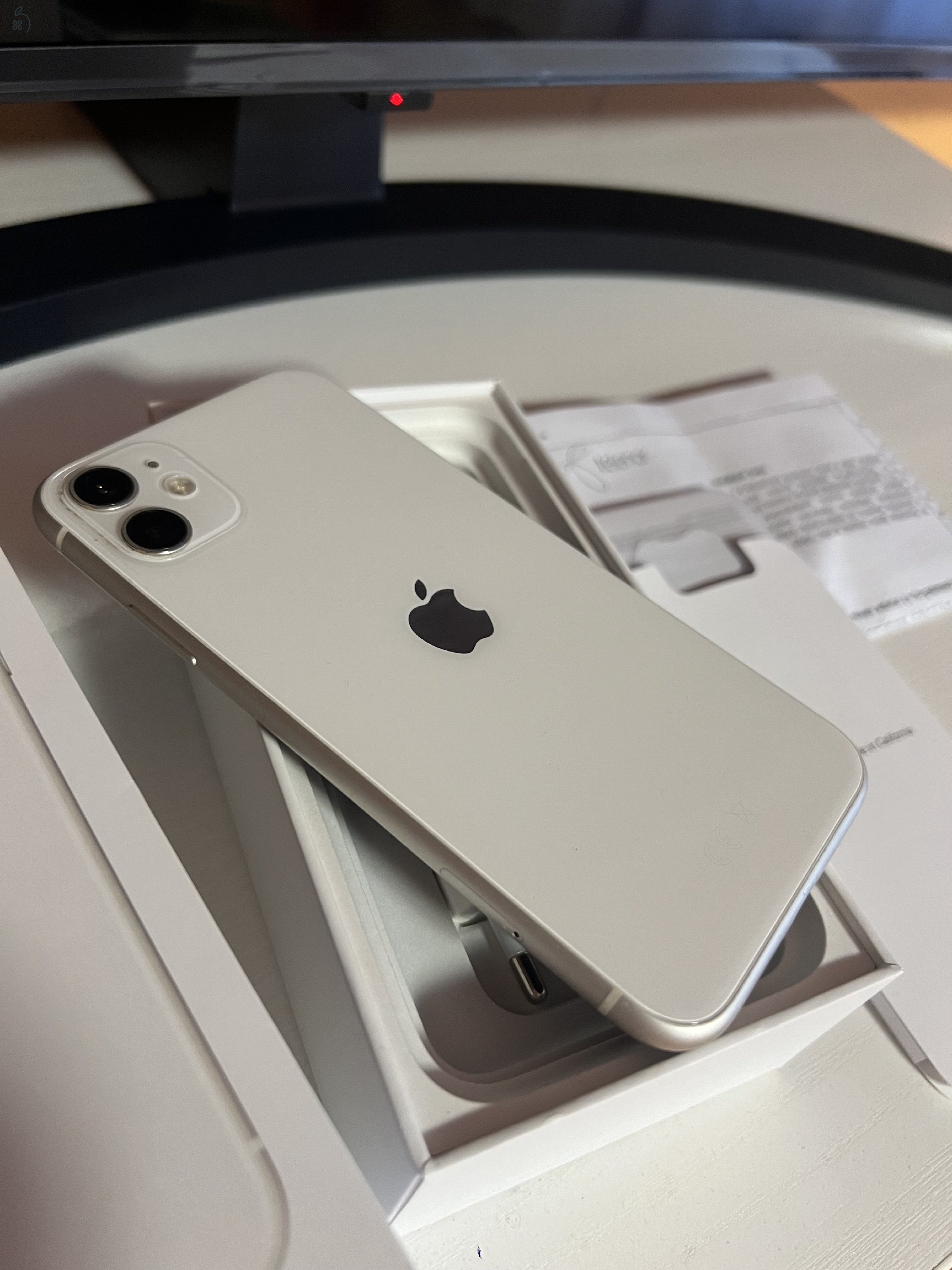 Apple iPhone 11 - 128 GB - White - független 