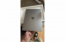 MacBook air 15.3” Liquied Retina
