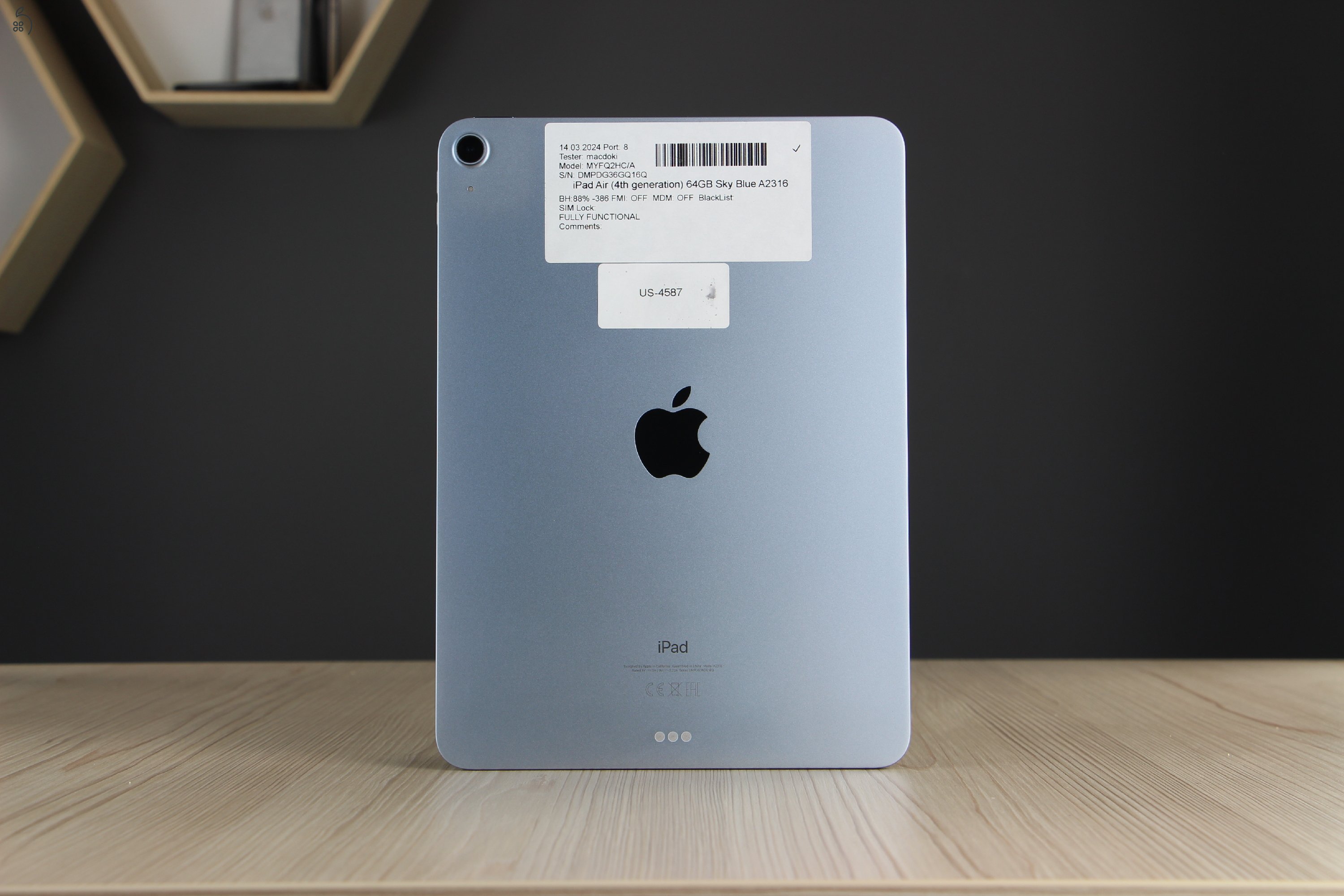 Használt iPad Air 4 64GB WiFi kék US-4587