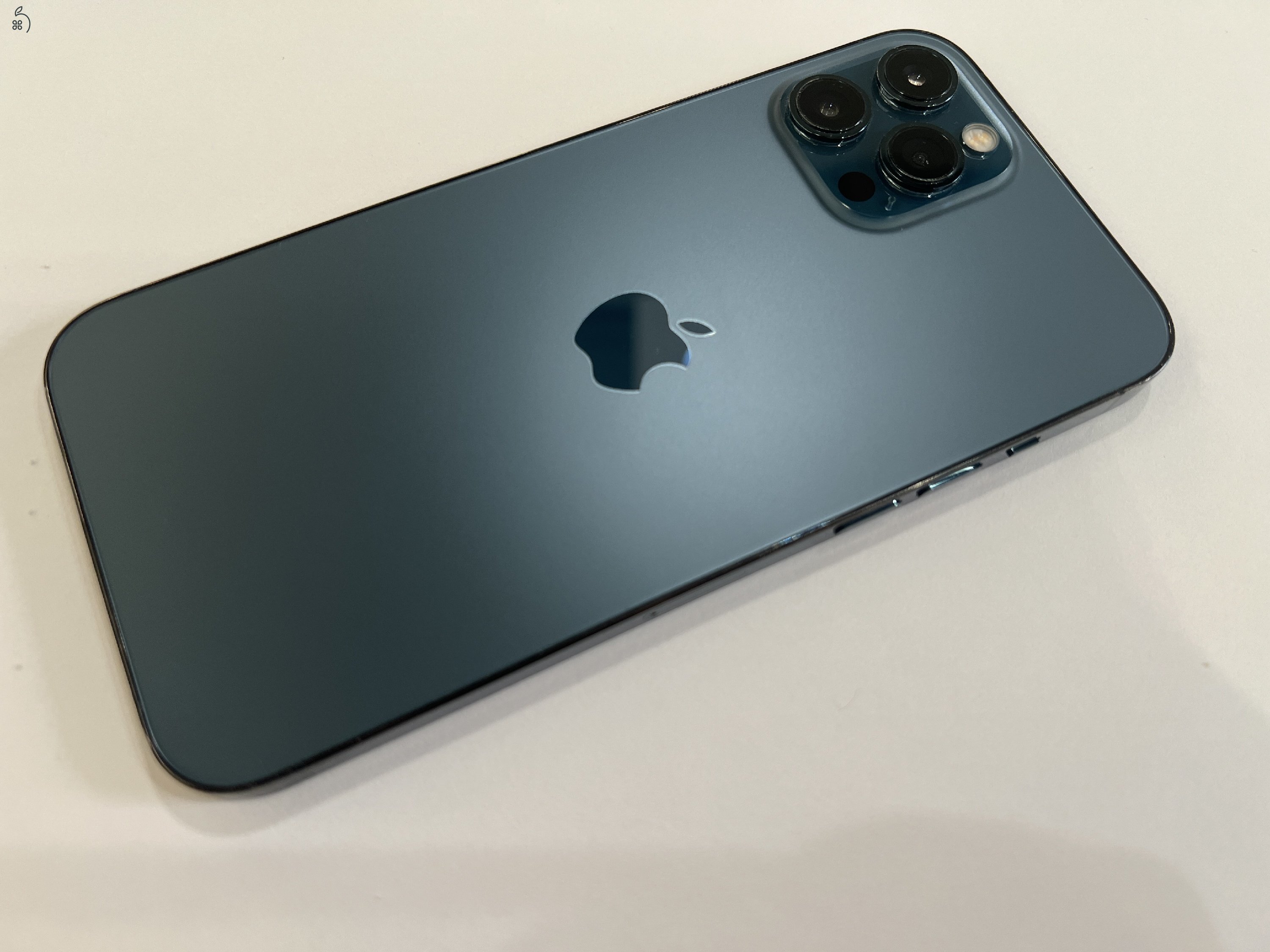 Kiváló állapotú Apple iPhone 12 Pro Max 128GB, kártyafüggetlen, kék színben, 12 hó garanciával!