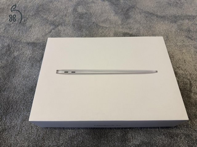 Újszerű, érvényes jótállással rendelkező, ezüst MacBook Air 13