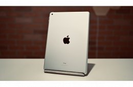 iPad 10.2 Silver 64 GB tartozékokkal, frissen cserélt garanciális kijelzővel