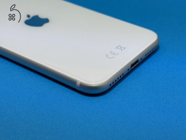 iPhone SE 2020 64GB, független, ÚJ akku, szép állapot