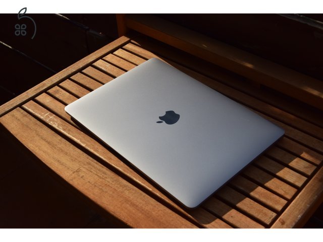 Apple Macbook Air 2020 / M1 256GB 8GB RAM / asztroszürke