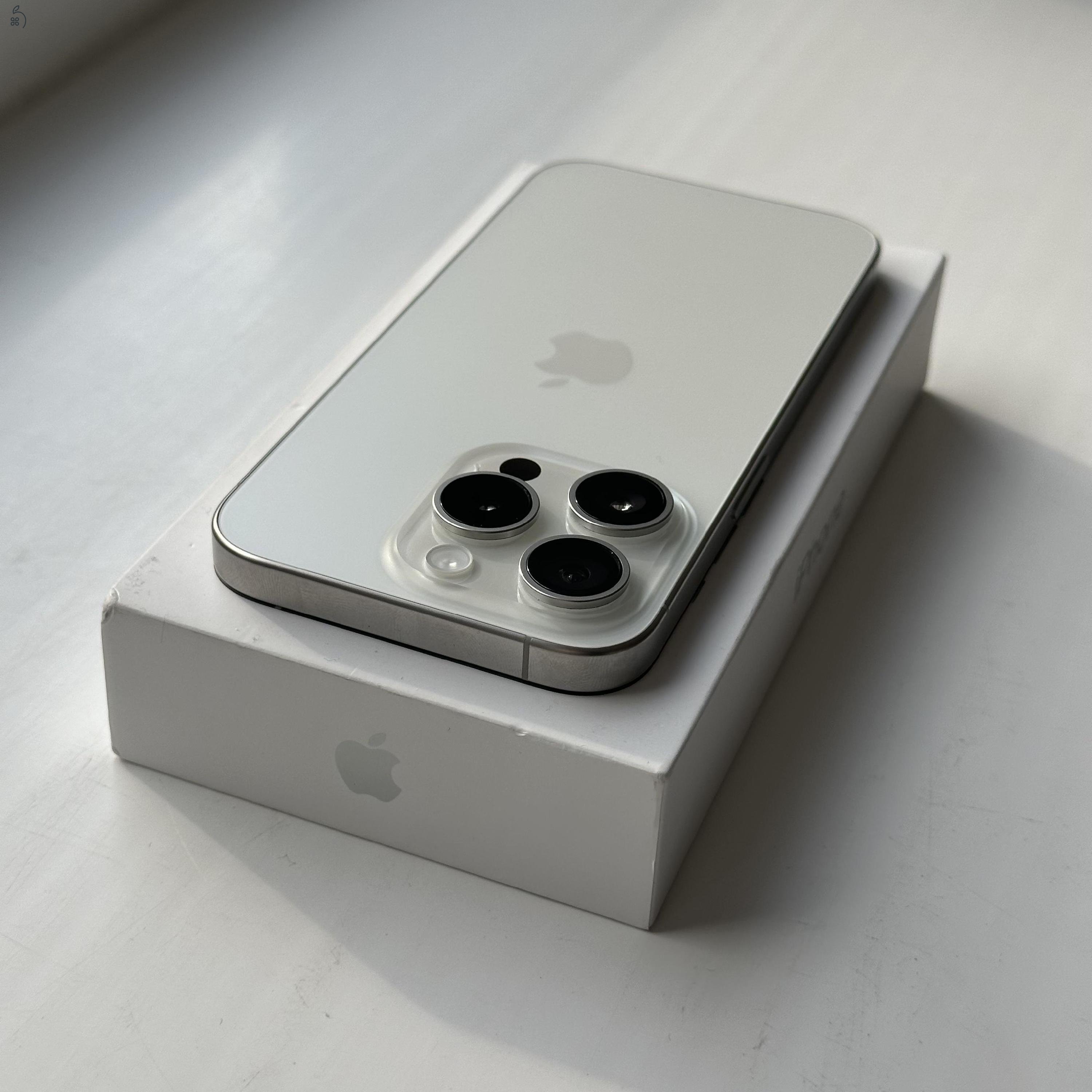 HIBÁTLAN iPhone 15 Pro 128GB Silver Titanium - 1 ÉV GARANCIA Kártyafüggetlen, 99% Akkumulátor 