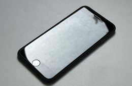hibátlan iPhone SE2 (2020) - 64GB - akksi 95% - független - gyári doboz, kábel, adapter