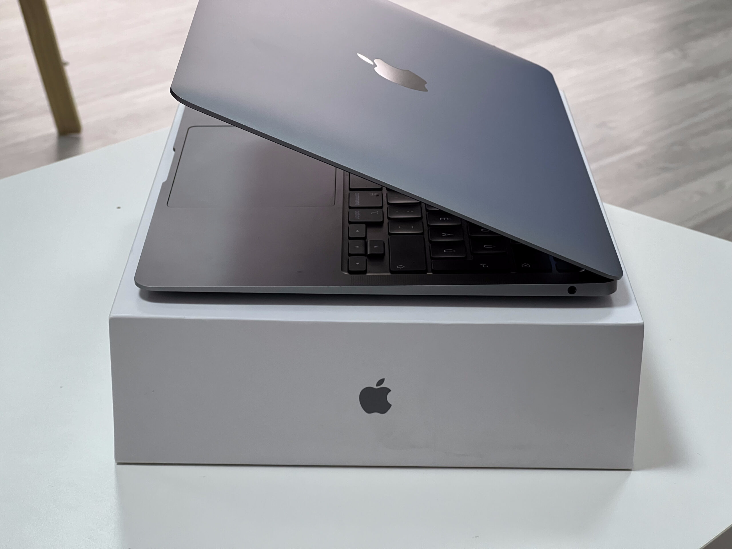 MacBook Air 2020 „13 M1 256GB 1 ÉV Garanciával Számlával