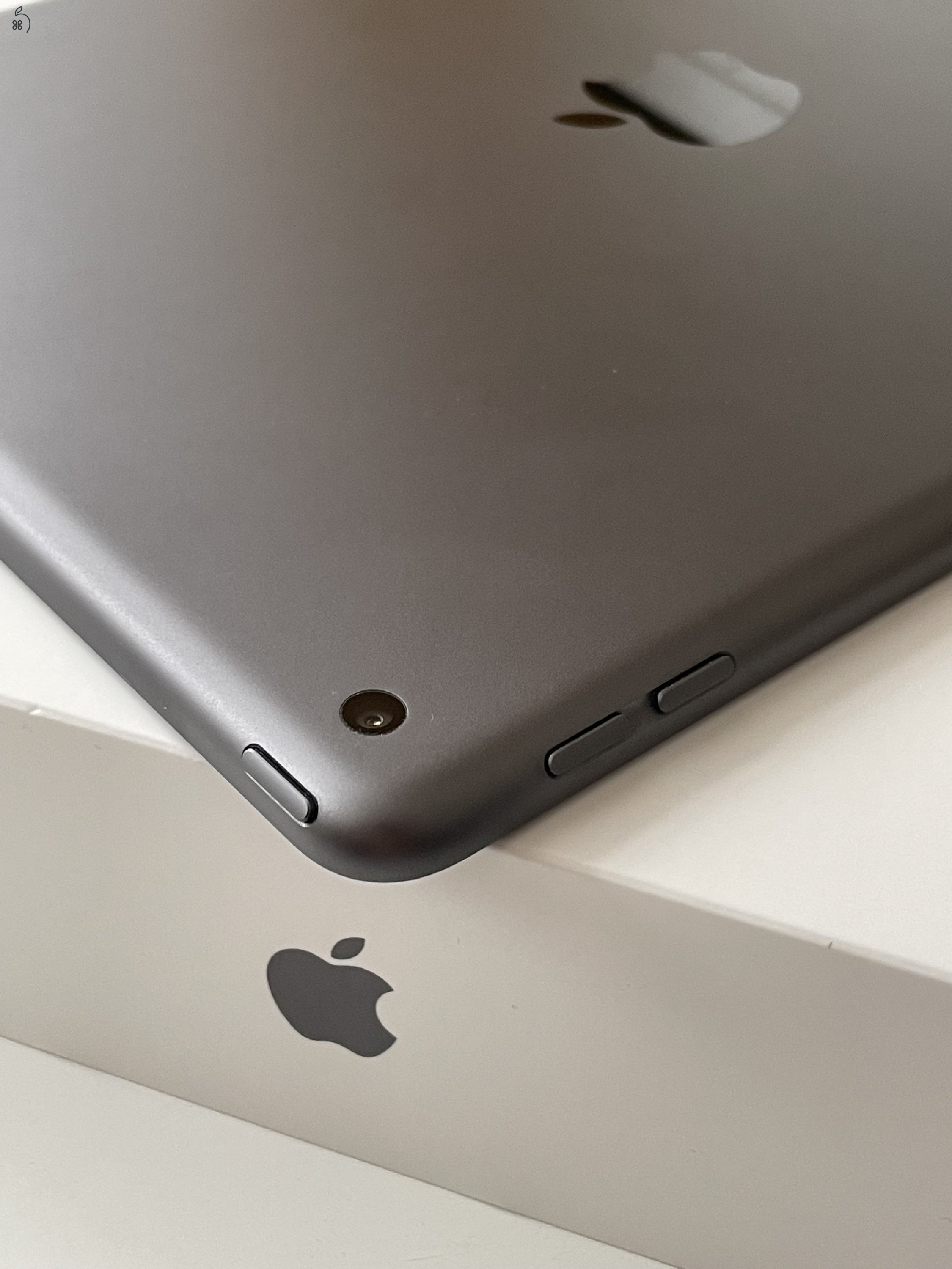 Makulátlan állapot iPad 9th Gen 64GB (2021) (Apple garancia)