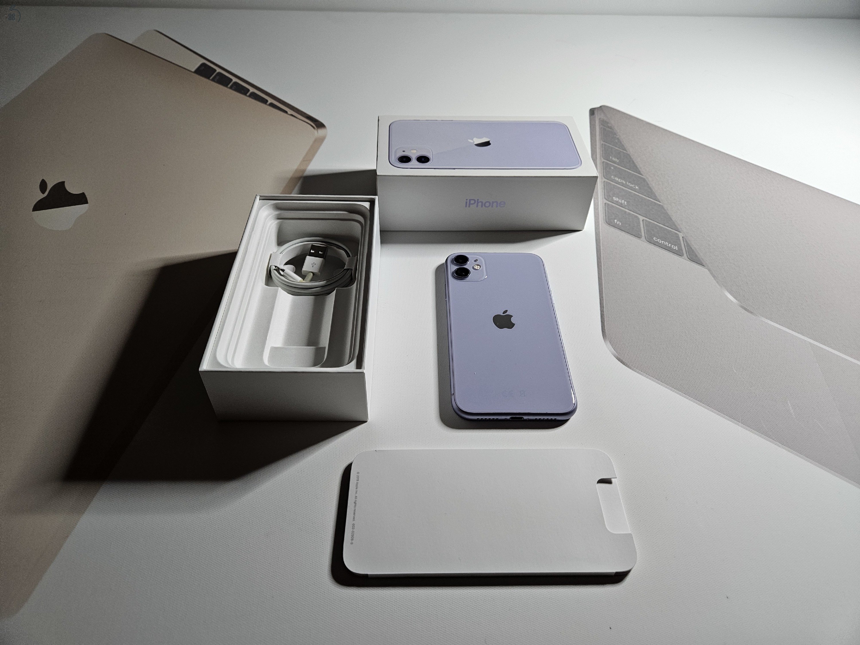 Apple iPhone 11 64Gb lila Kártyafüggetlen