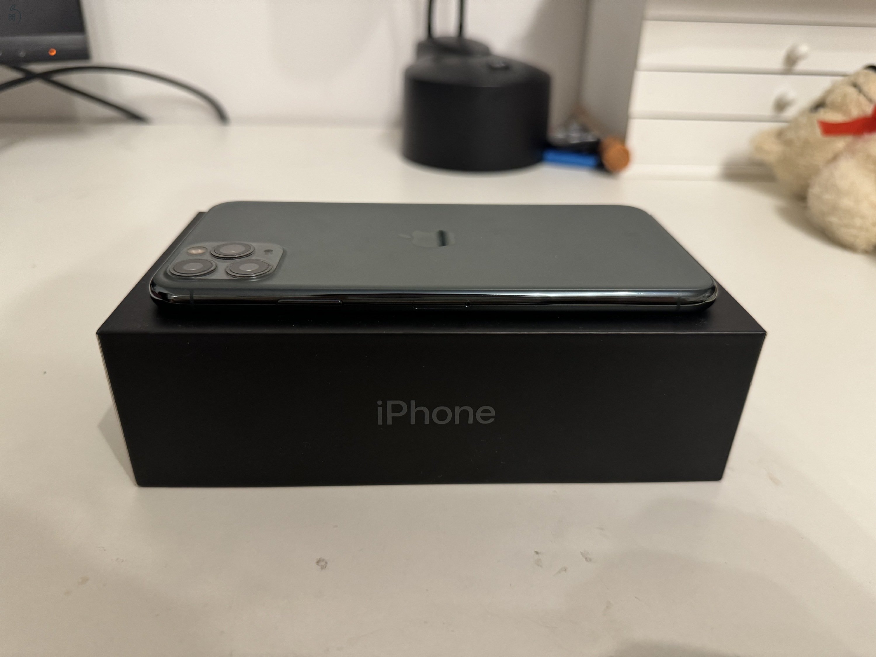 iPhone 11 Pro Max 64GB Midnight Green kártyafüggetlen kiváló állapotban, dobozával