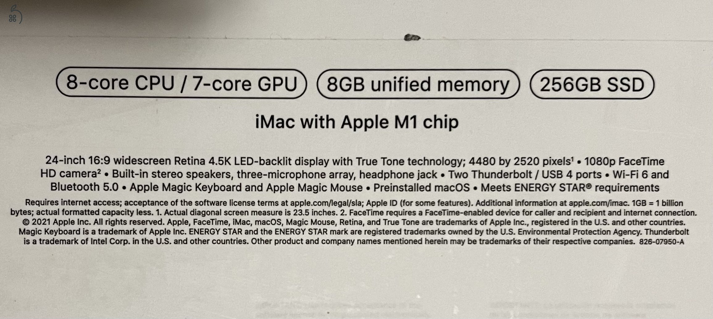 Új állapotban levő M1 chippes iMac