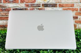 Eladó Apple Macbook AIR 256 GB Silver 2020 13 M1 8 GB SSD szép állapotú - 12 HÓ GARANCIA - 1460