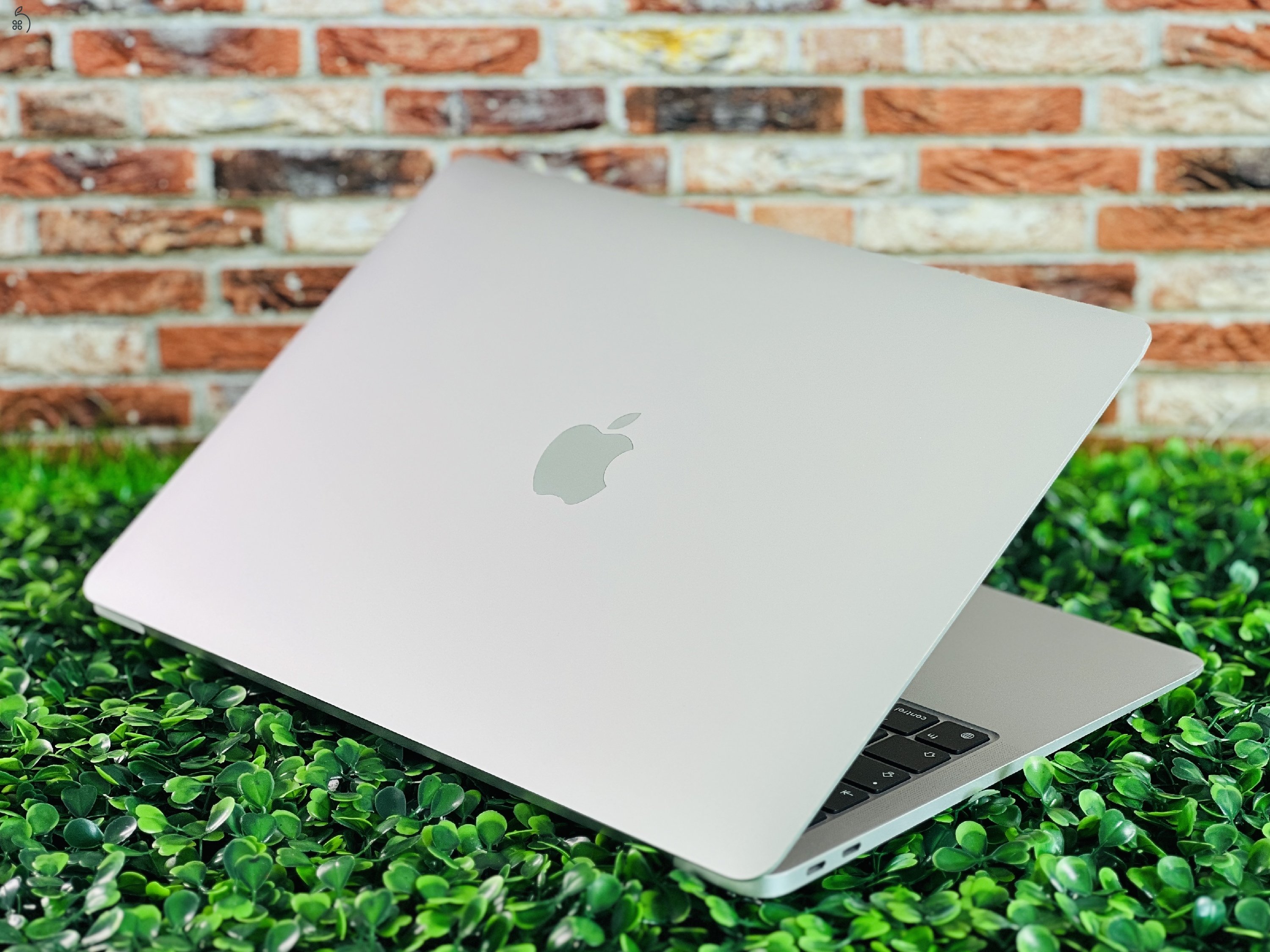 Eladó Apple Macbook AIR 256 GB Silver 2020 13 M1 8 GB SSD szép állapotú - 12 HÓ GARANCIA - 1460