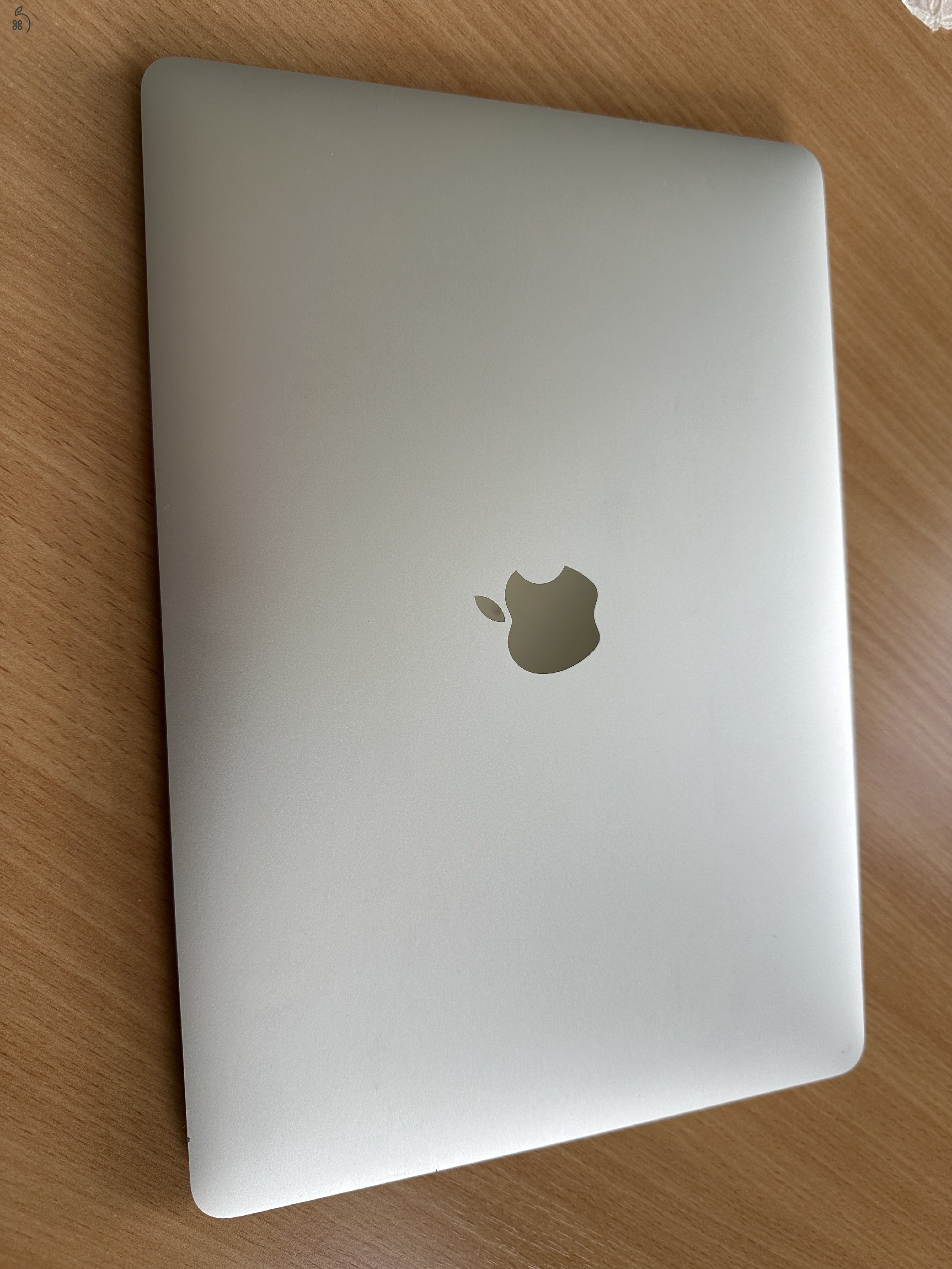 Eladó Apple Macbook AIR 256 GB Silver M1 8 GB SSD szép állapotú - 2024 őszig garanciális