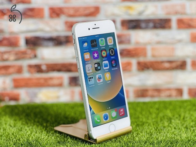 Eladó iPhone 8 64 GB Silver szép állapotú - 12 HÓ GARANCIA - 147