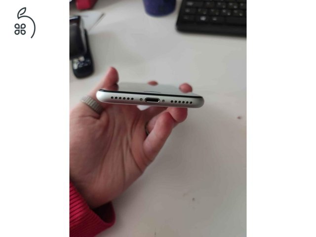 iPhone SE 2020 független 